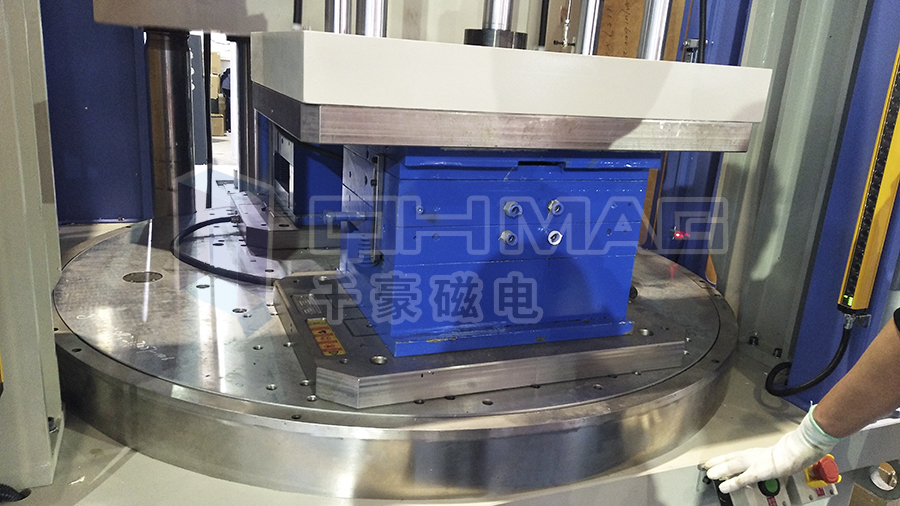 立式注塑機快速換模系統(tǒng)|千豪磁電 立式注塑機快速換模系統(tǒng)|千豪磁電