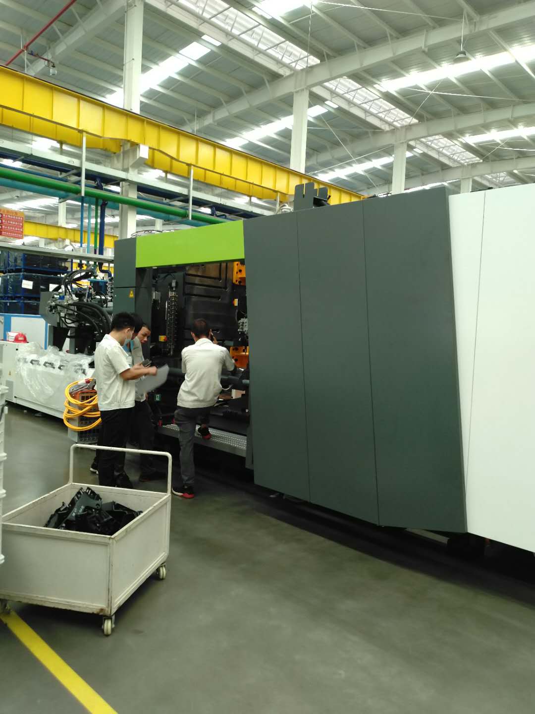 恩格爾贏泰1350T注塑機換模系統(tǒng) 恩格爾贏泰1350T注塑機換模系統(tǒng)