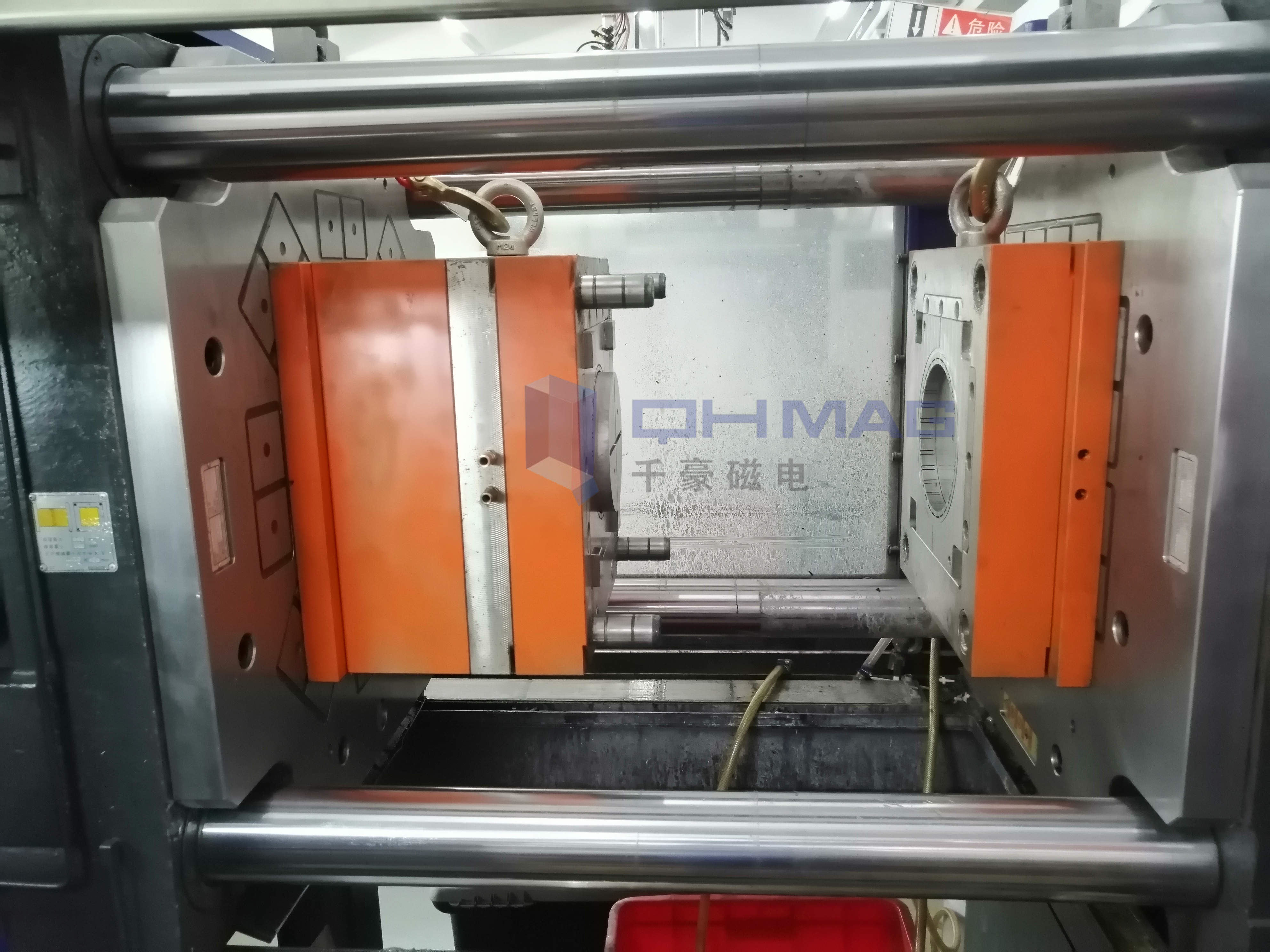 250噸注塑機快速換模系統（千豪磁力模板）