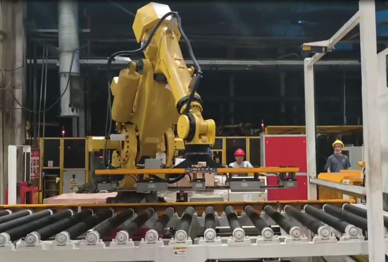 千豪自動化機(jī)械手搬運(yùn)鋼板