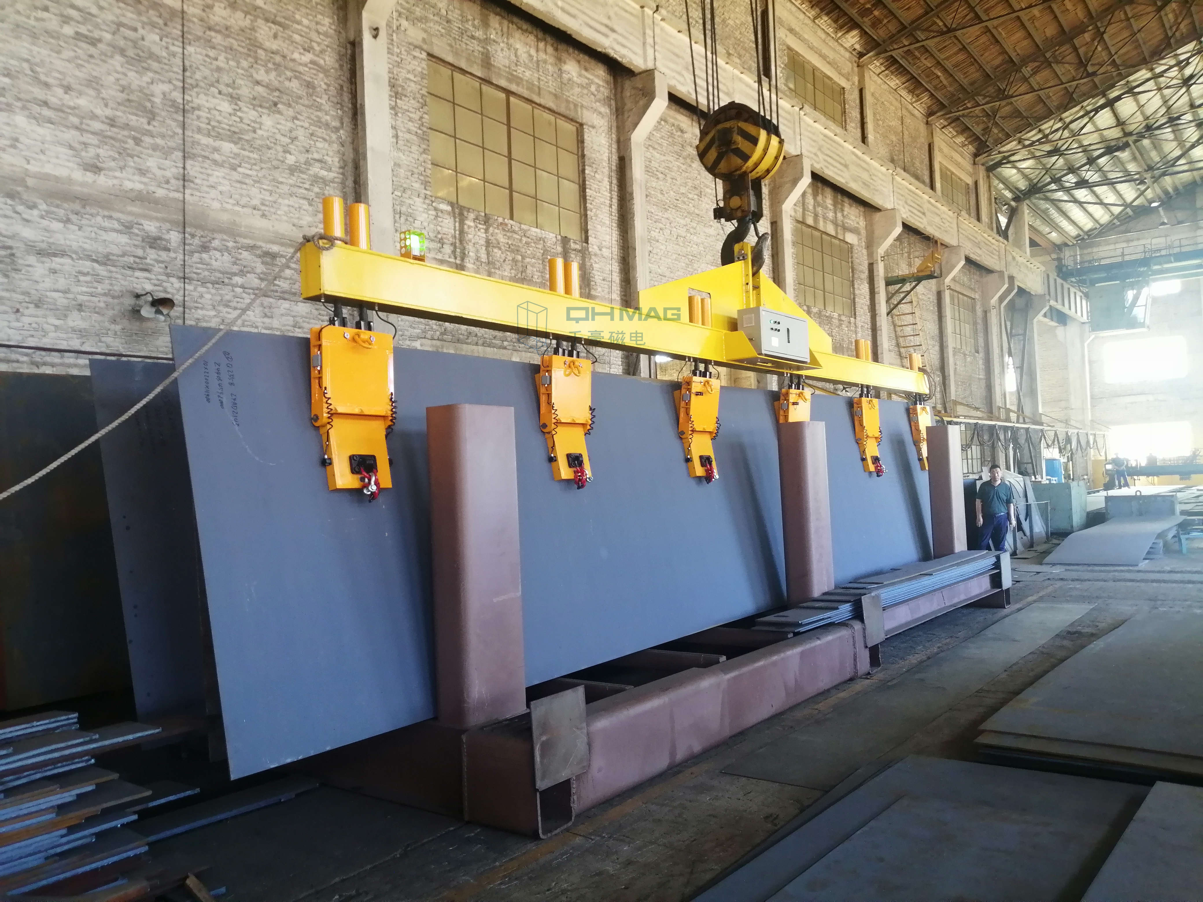 豎著吊鋼板，側(cè)吊鋼板，千豪電永磁吊具